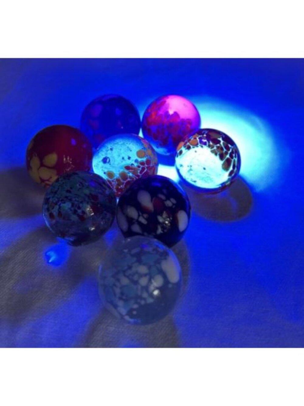 House Of Marbles Shooter Marbles UV Glows 6mm Lot of 8 - Picture 8 of 8